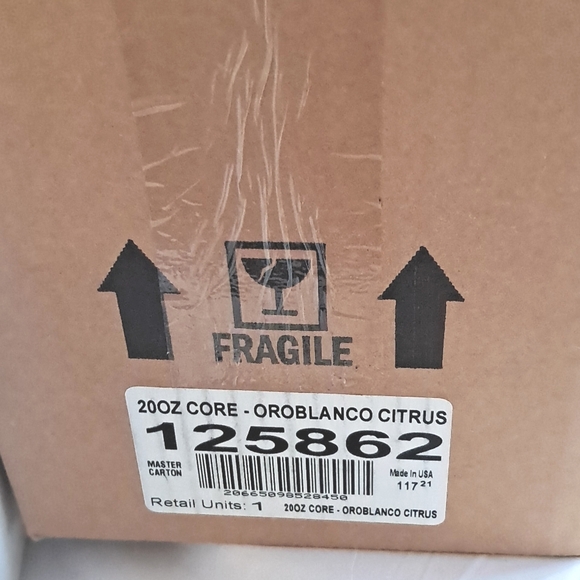 Citrus Soy Pillar Glass 3 Wick Oroblanco Candle Colonial Candle NEW IN BOX - Picture 6 of 12